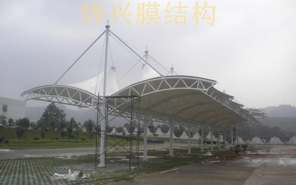 泛亚·电竞(中国区)官方网站-怀化市骏泰桨纸厂办公大楼车棚膜结构工程